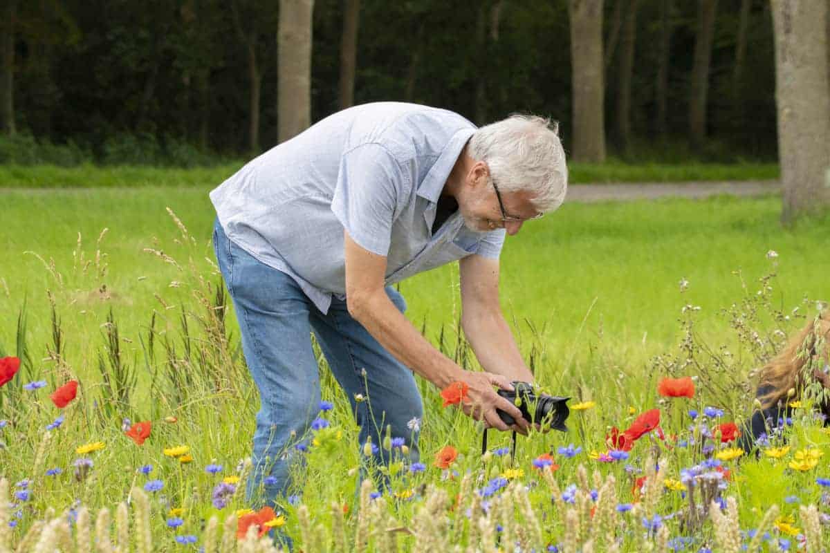 Fotoweekend Groninger Waddenkust - Herman in het bloemenveld