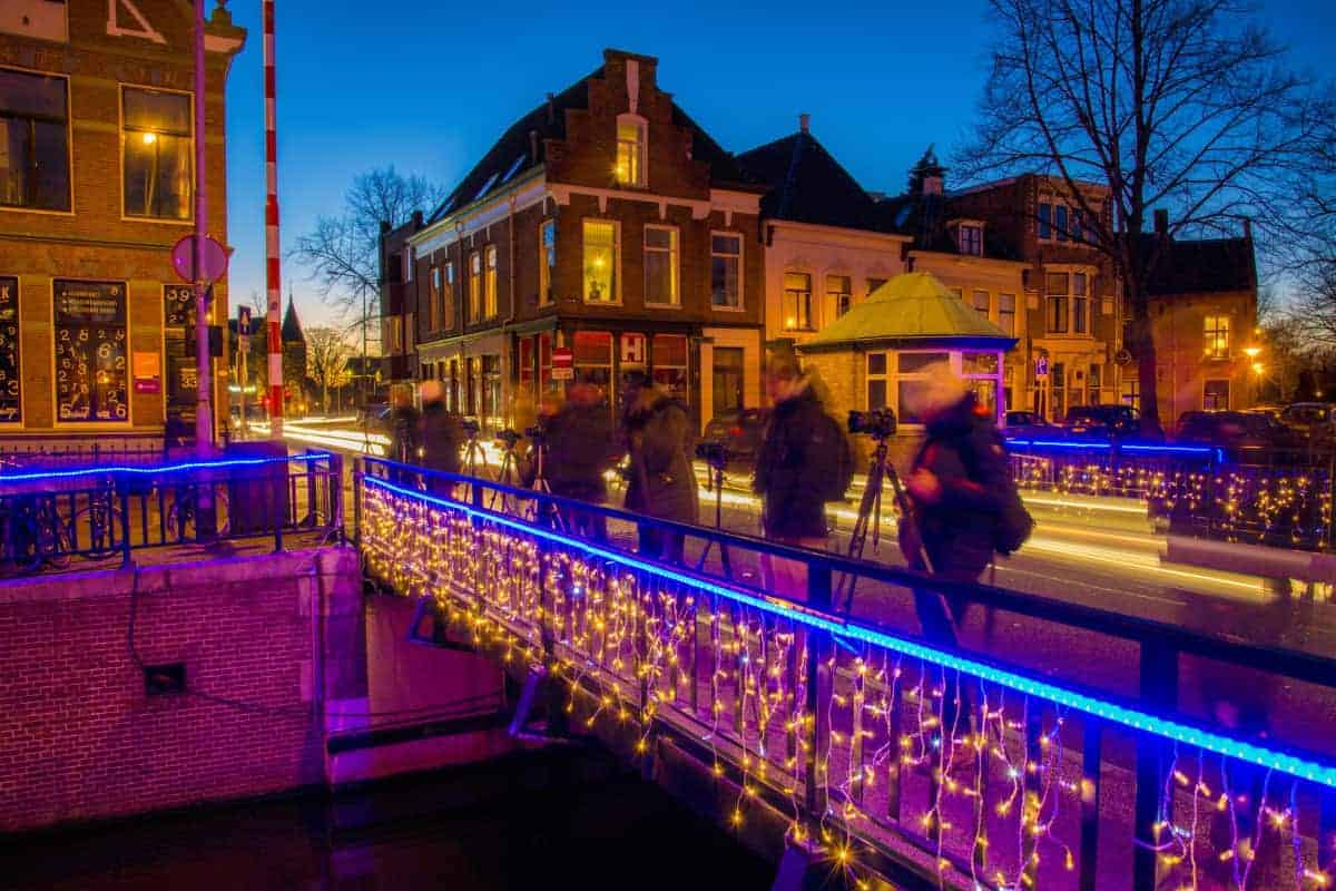Fotografiecursus workshop Avondfotografie deelnemers op Visserbrug Groningen_01 Fotografiecursus workshop Avondfotografie deelnemers op Visserbrug Groningen