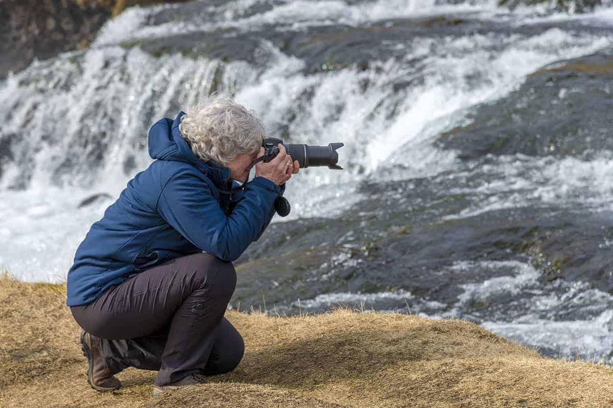 Fotografiereis IJsland Marit bij waterval