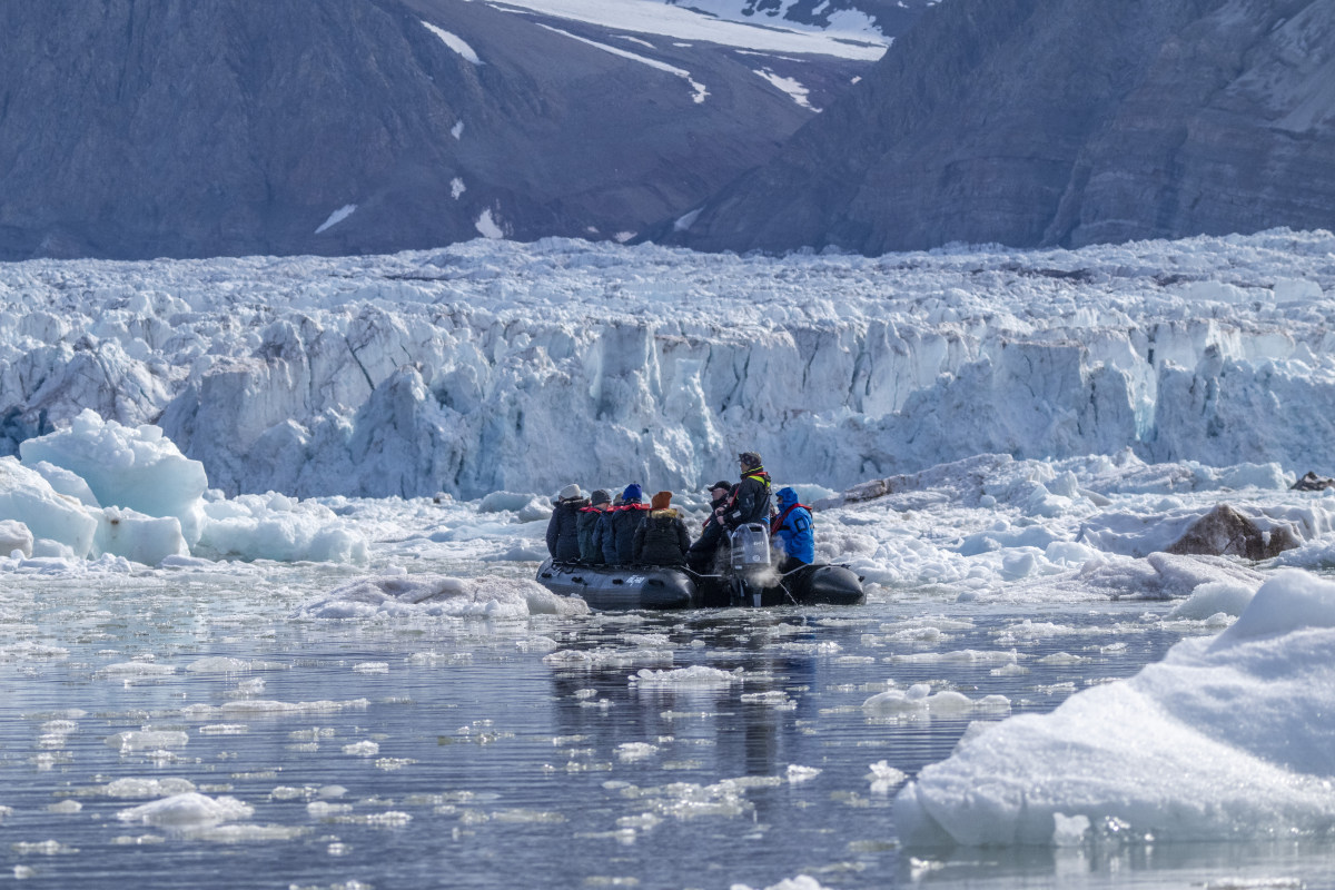 Fotografiereis Spitsbergen 5 In de zodiak tijdens fotografiereis Spitsbergen