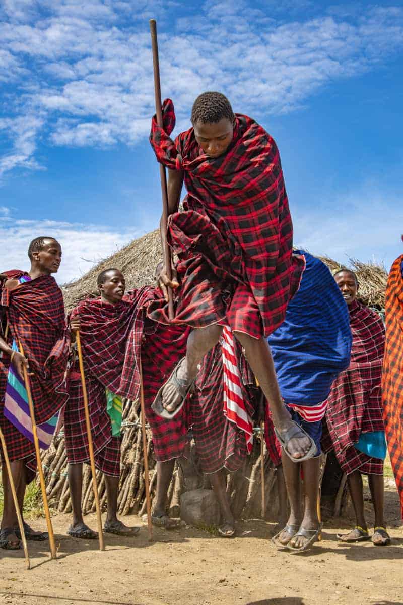 Fotoreis Afrika Tanzania 53 Dans van de Masai krijgers Mto wa Mbu Tanzania