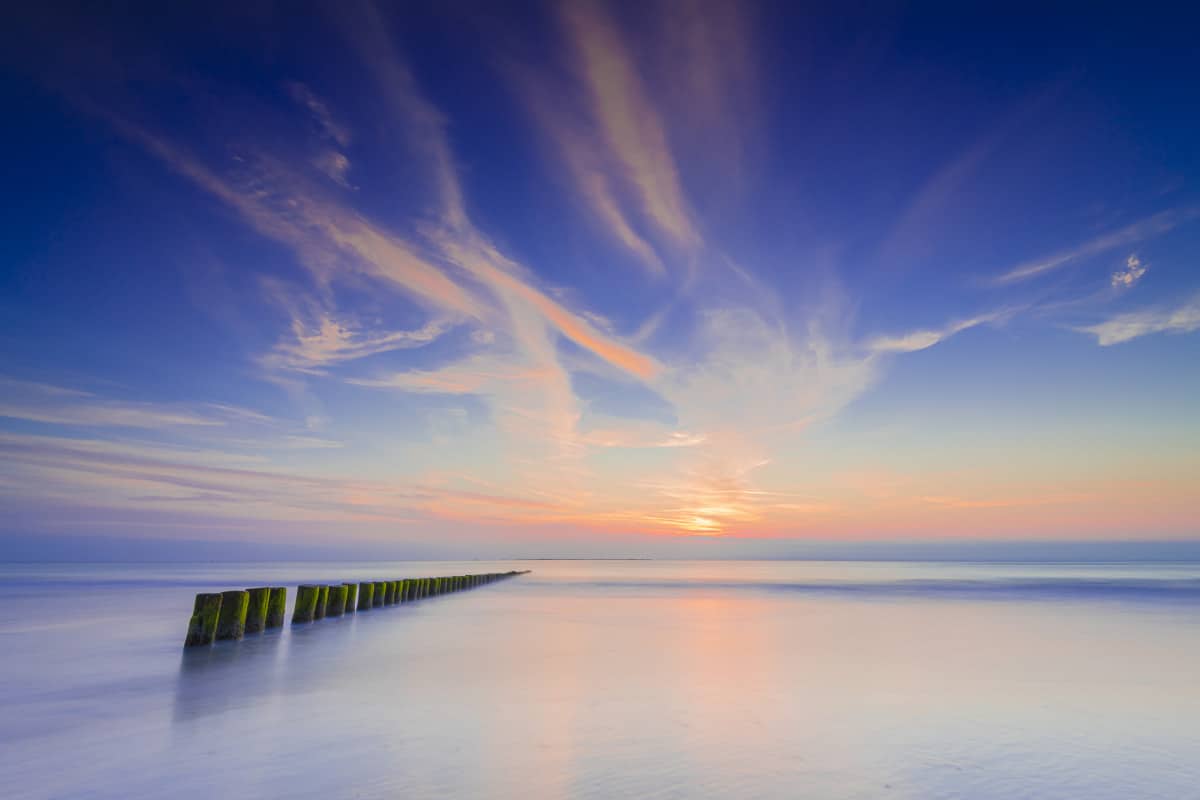 Fotoreis Ameland verkleind2 Zonsondergang bij de paaltjes bij Hollum fotoreis Ameland