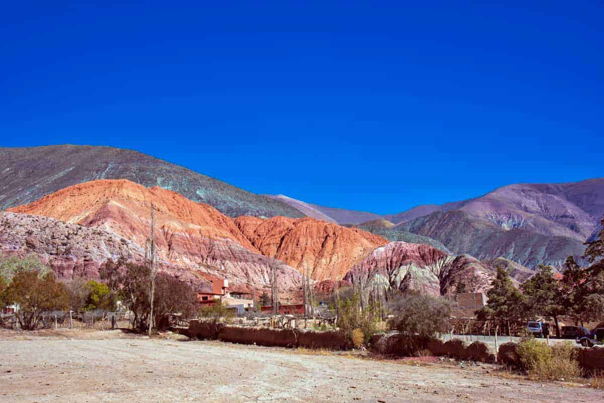 Berg met 7 kleuren in Pumarca