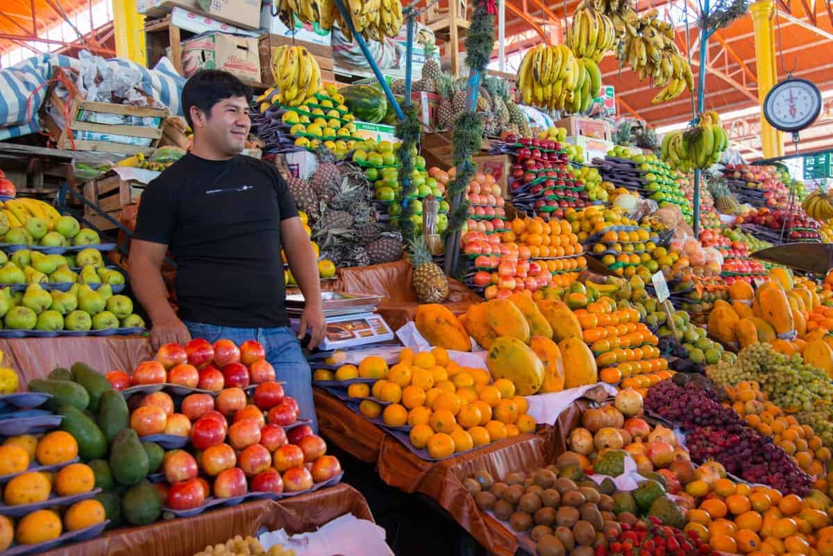 Fruitverkoper gefotografeerd tijdens deFotoreis Argentinië, Bolivia, Chili