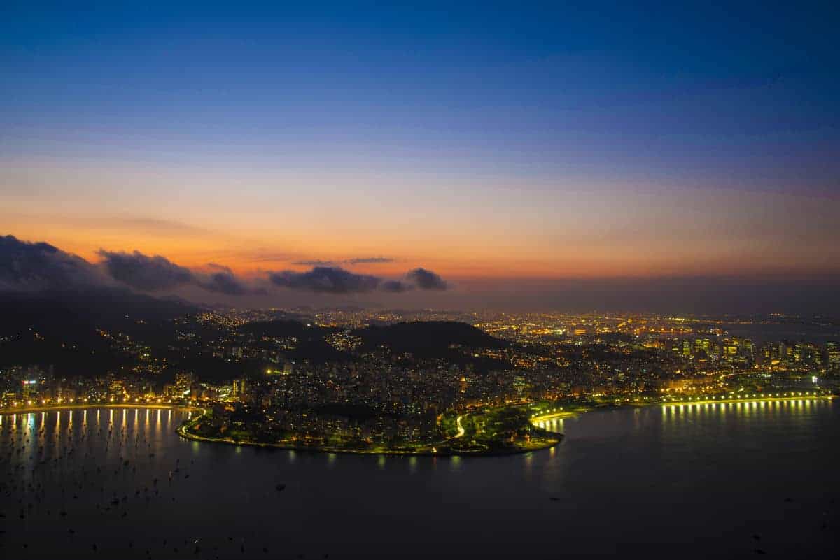 Fotoreis Brazilie Rio de Janeiro verlicht Rio de Janeiro bij nacht met verlichting tijdens de fotografiereis Brazilië.