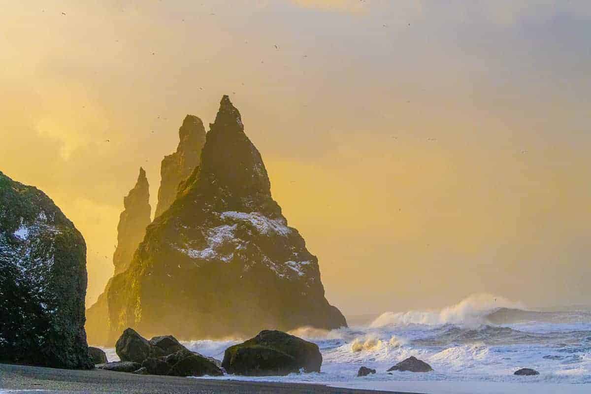 Fotoreis IJsland Reynisdrangar in ochtendzon Fotoreis IJsland Reynisdrangar in ochtendzon