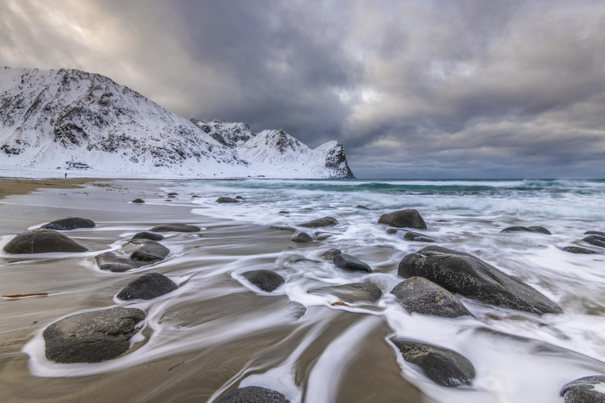 Fotoreis Lofoten Hamnoy Unstad 344 Strand Unstyad Lofoten gefotografeerd met lange sluitertijd tijdens een fotoreis