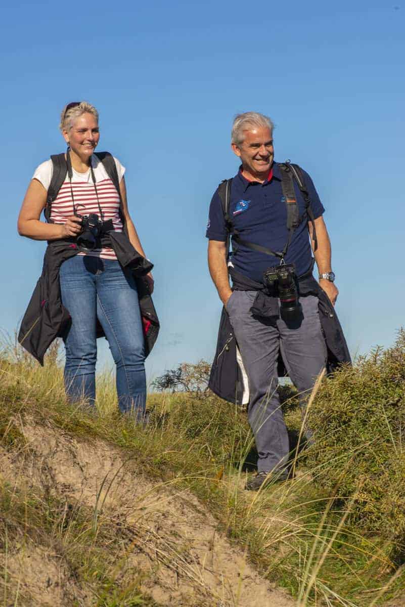 Fotoweekend Ameland - Deelnemers staan in de duinen Fotoweekend Ameland - Deelnemers staan in de duinen
