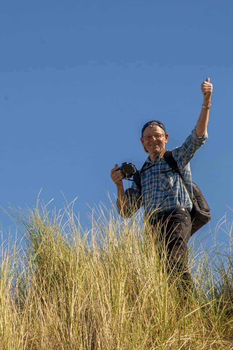 Fotoweekend Ameland - Deelnemer steekt duim omhoog Fotoweekend Ameland - Deelnemer steekt duim omhoog