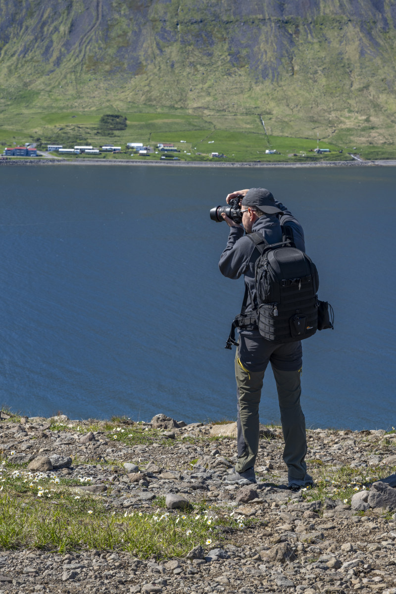 Fotoreizen IJsland Westfjorden deelnemers31 Deelnemer in actie Fotoreis IJsland Westfjorden