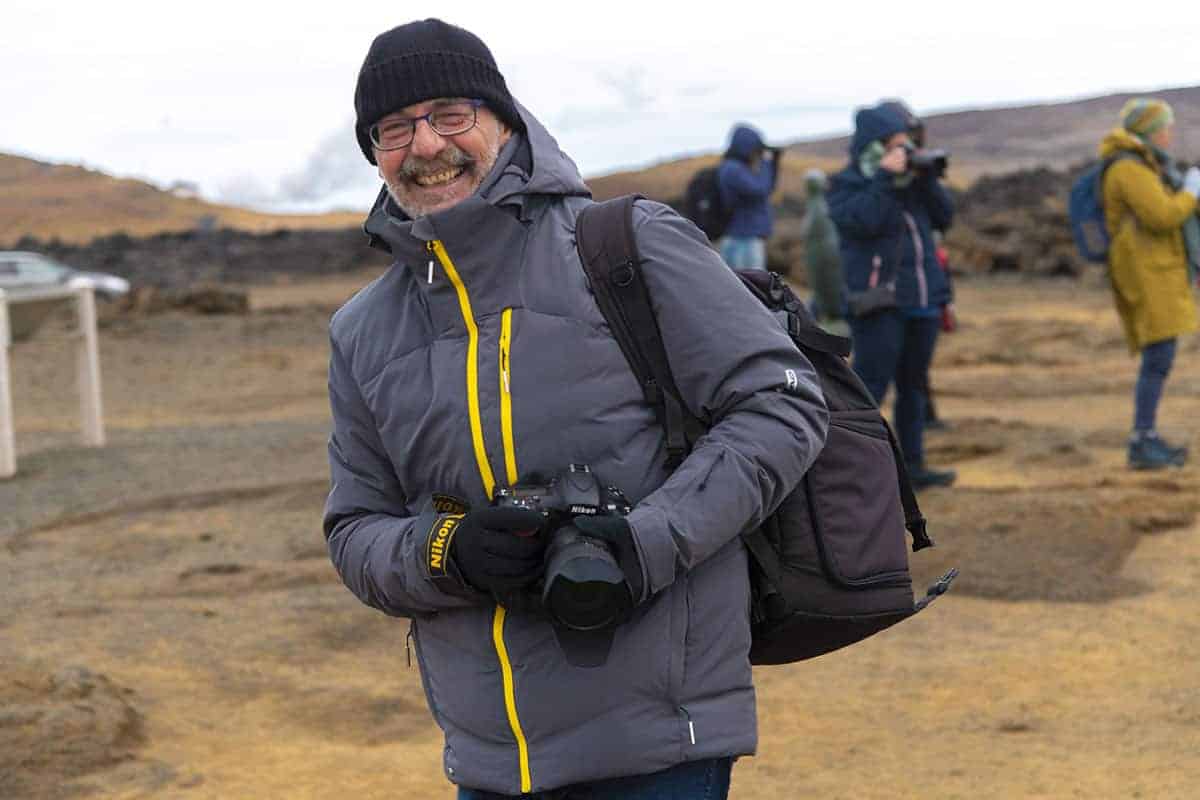 Lachende deelnemer Pim tijdens fotografiereis IJsland Lachende deelnemer Pim tijdens fotografiereis IJsland
