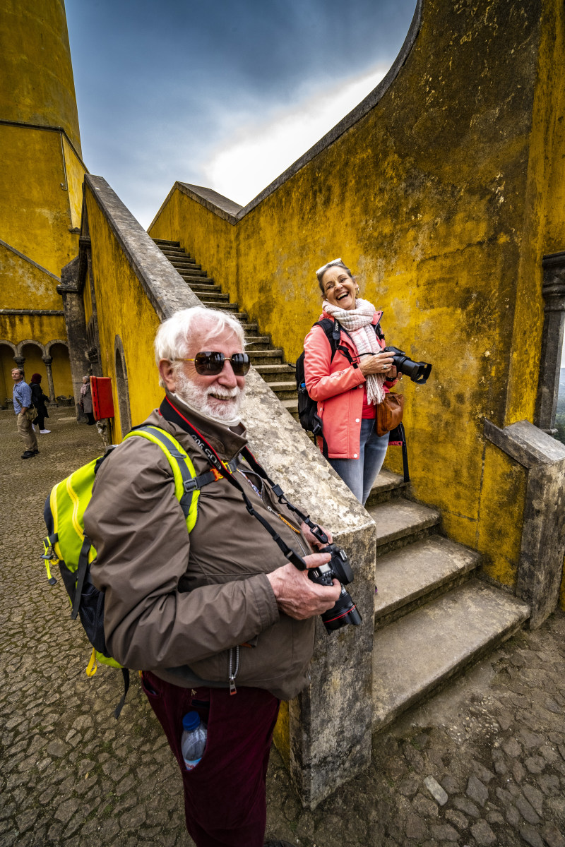 Lachende deelnemers in Sintra Fotoreis Lissabon