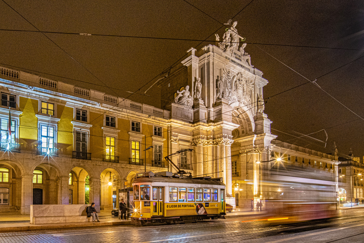 Tram op Placa de Commercia Lisabon fotoreizen
