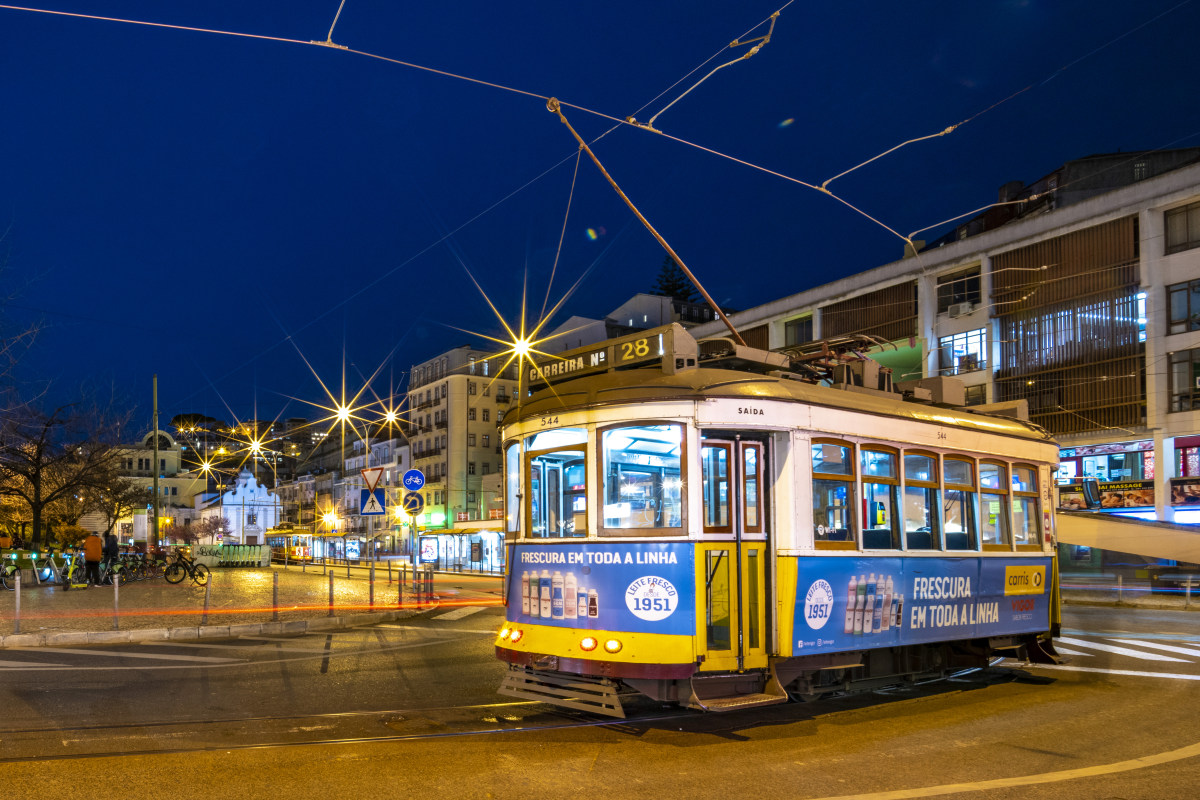 Tram Lissabon in avondlicht fotoreizen