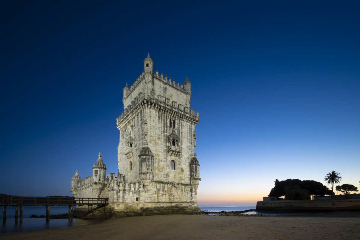 Fotoreizen Lissabon 91 Torre de Belem als de zon bijna onder is. Lissabon fotoreizen