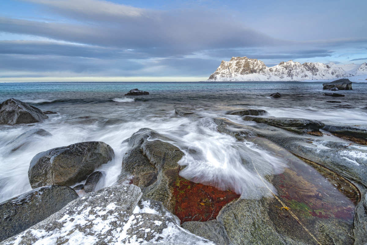 Fotoreizen Lofoten natuurfotografie 69 Strand Uttakleiv met het 'oog'. Fotoreis Lofoten
