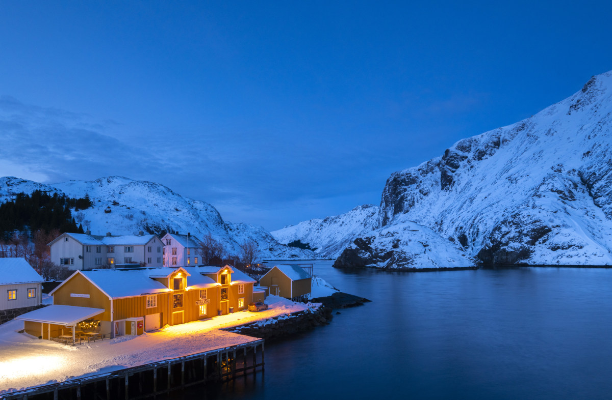 Fotoreizen Lofoten natuurfotografie 93 Nusfjorden in het blauwe kwartiertje tijdens de fotoreis Lofoten