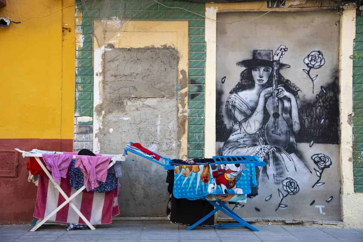 Fotoreizen Valencia Wasgoed op rek voor graffiti muur Fotoreizen Valencia Wasgoed op rek voor graffiti muur