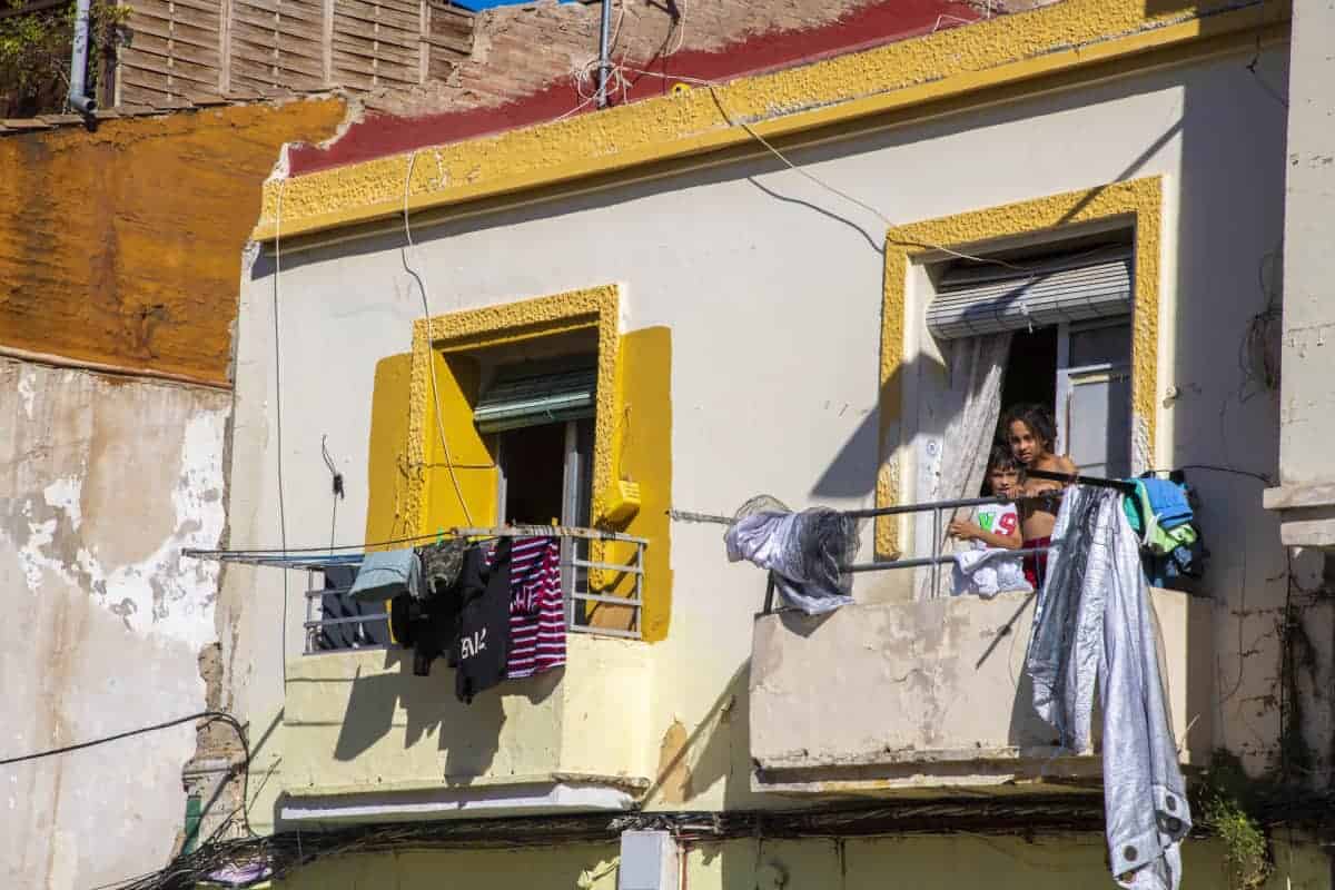 Fotoreizen Valencia - Kinderen op een balkon Fotoreizen Valencia - Kinderen op een balkon