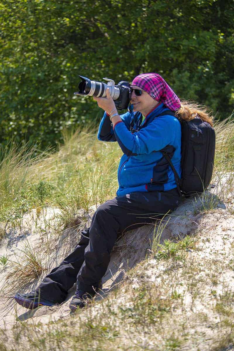 Zittend op Ameland aan het fotograferen tijdens de fotoreis. Zittend op Ameland aan het fotograferen tijdens de fotoreis.