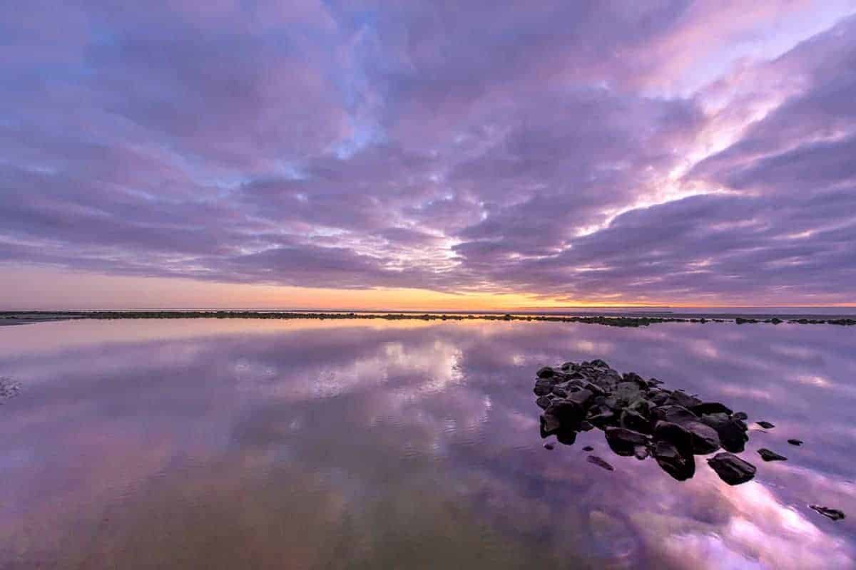Paarse zonsondergang op Sunset Beach Ameland. Paarse zonsondergang op Sunset Beach Ameland.