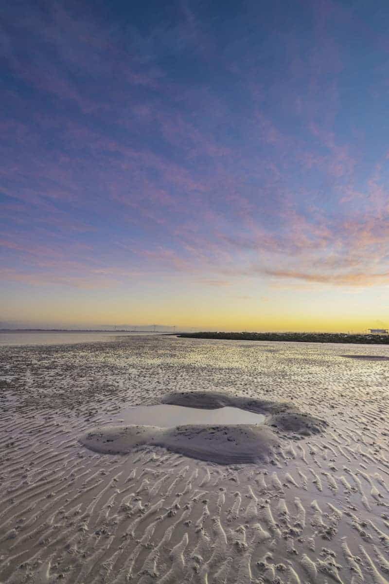Strand van Delfzijl bij zonsopkomst
