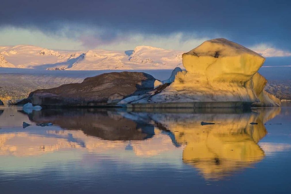 Gouden ijsschotsen bij opkomende zon - IJsland