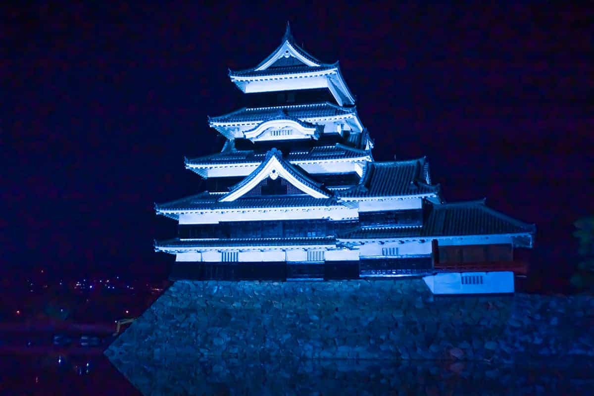 Kasteel Matsumoto in avondlicht Kasteel Matsumoto in avondlicht