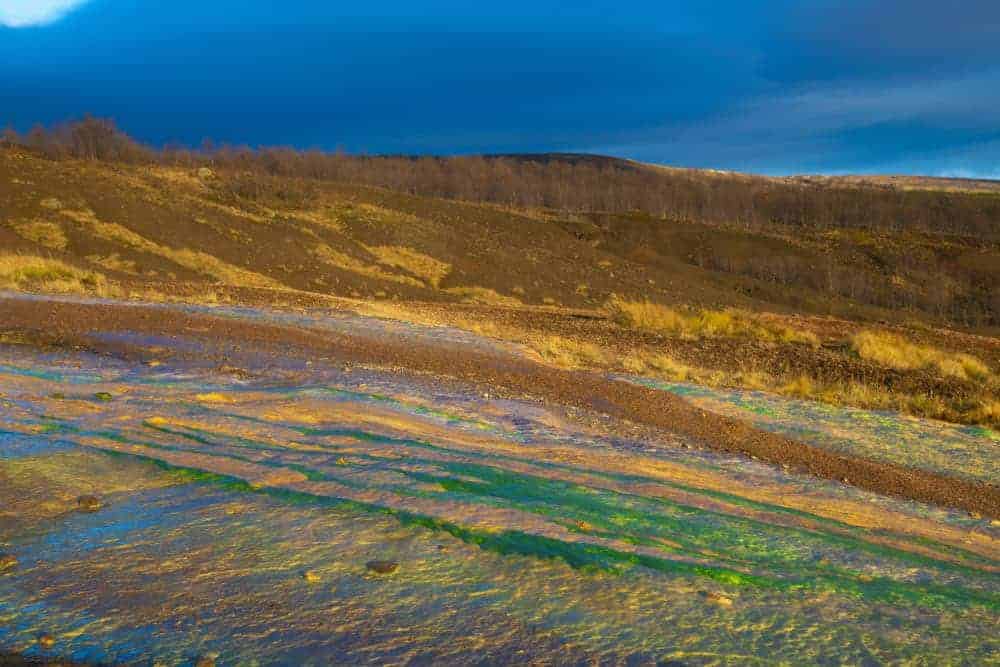 Kleuren in landschap bij Geysir