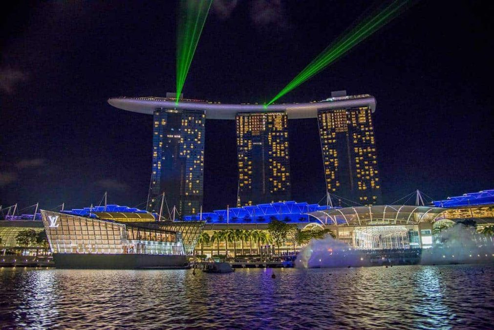 Lichtshow vanaf Sandbeach hotel - Singapore
