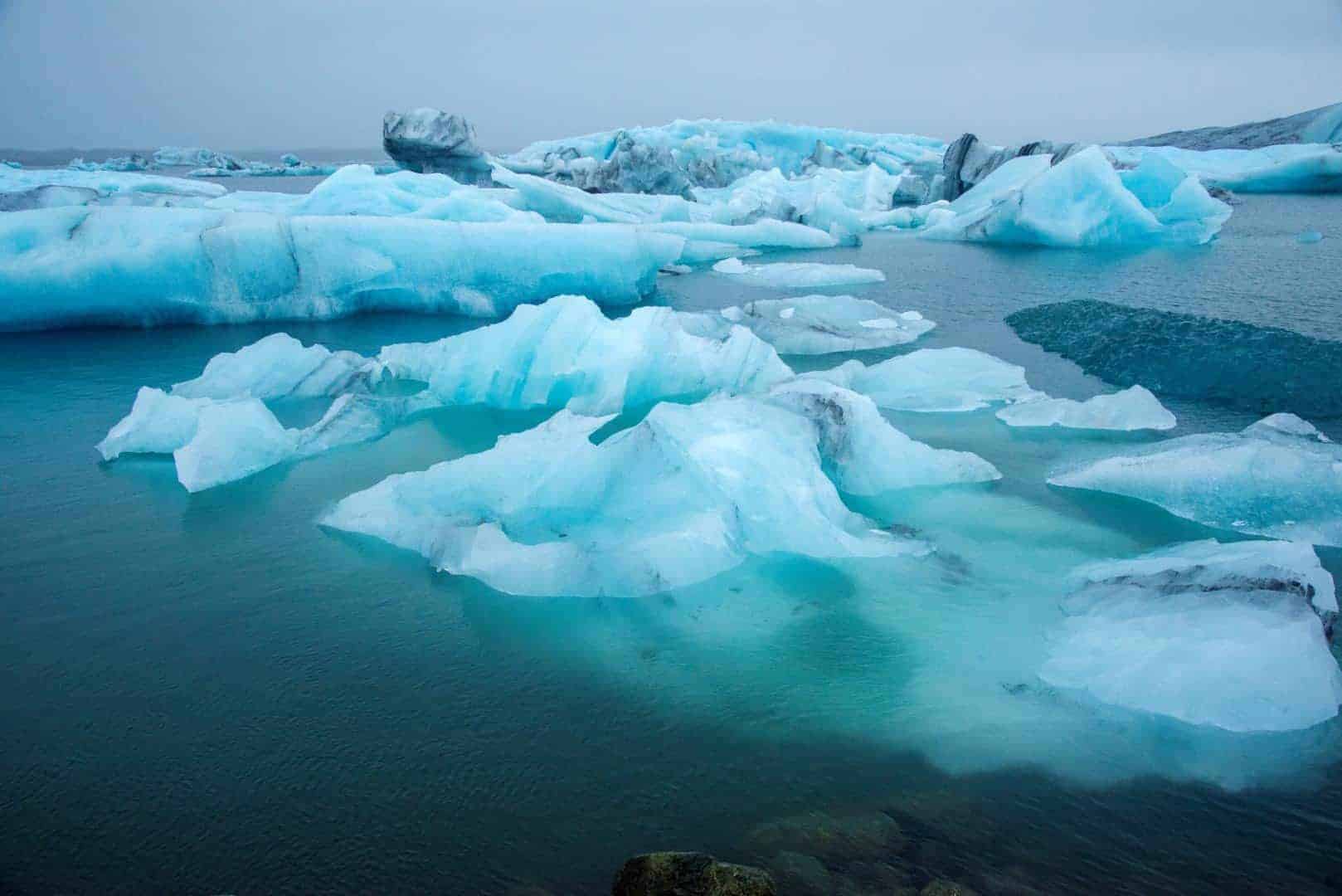 Blauwe IJsschotsen in ijsschotsenmeer Jökulsárlón - fotografie-reizen.nl Blauwe IJsschotsen in ijsschotsenmeer Jökulsárlón - fotografie-reizen.nl