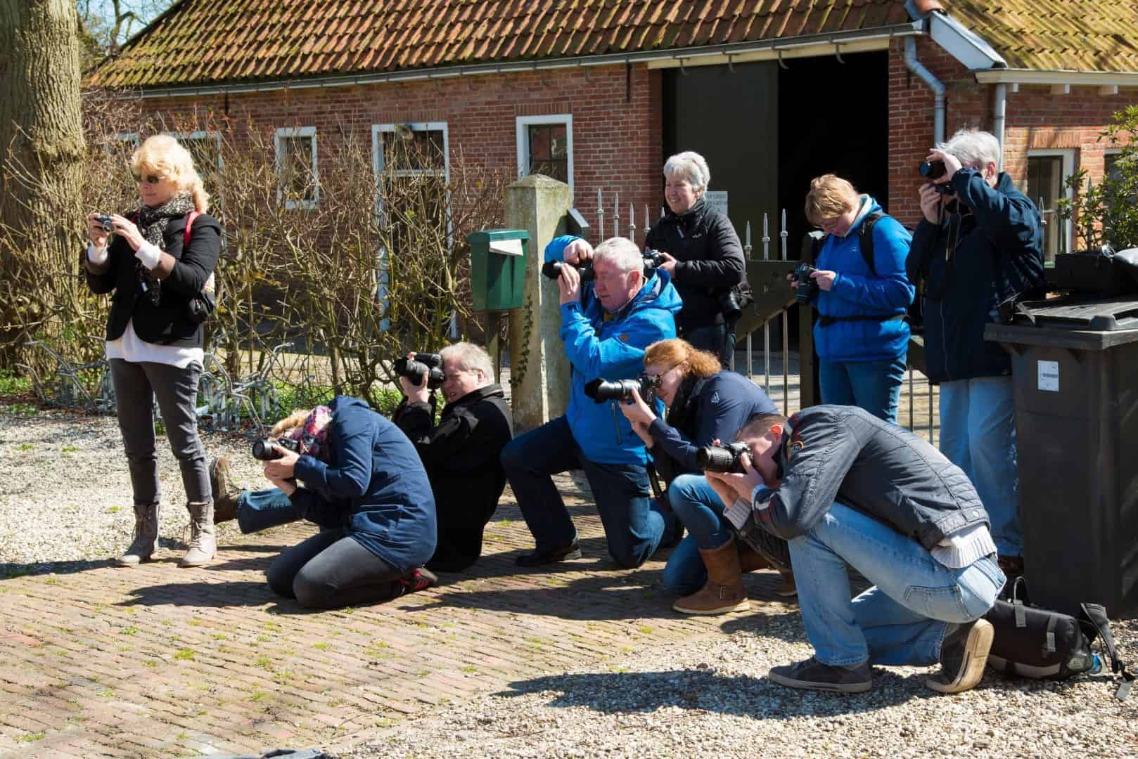 Cursisten bezig met opdracht tijdens Praktijkdag Fotografie - basiscursus fotografie Cursisten bezig met opdracht tijdens Praktijkdag Fotografie - basiscursus fotografie