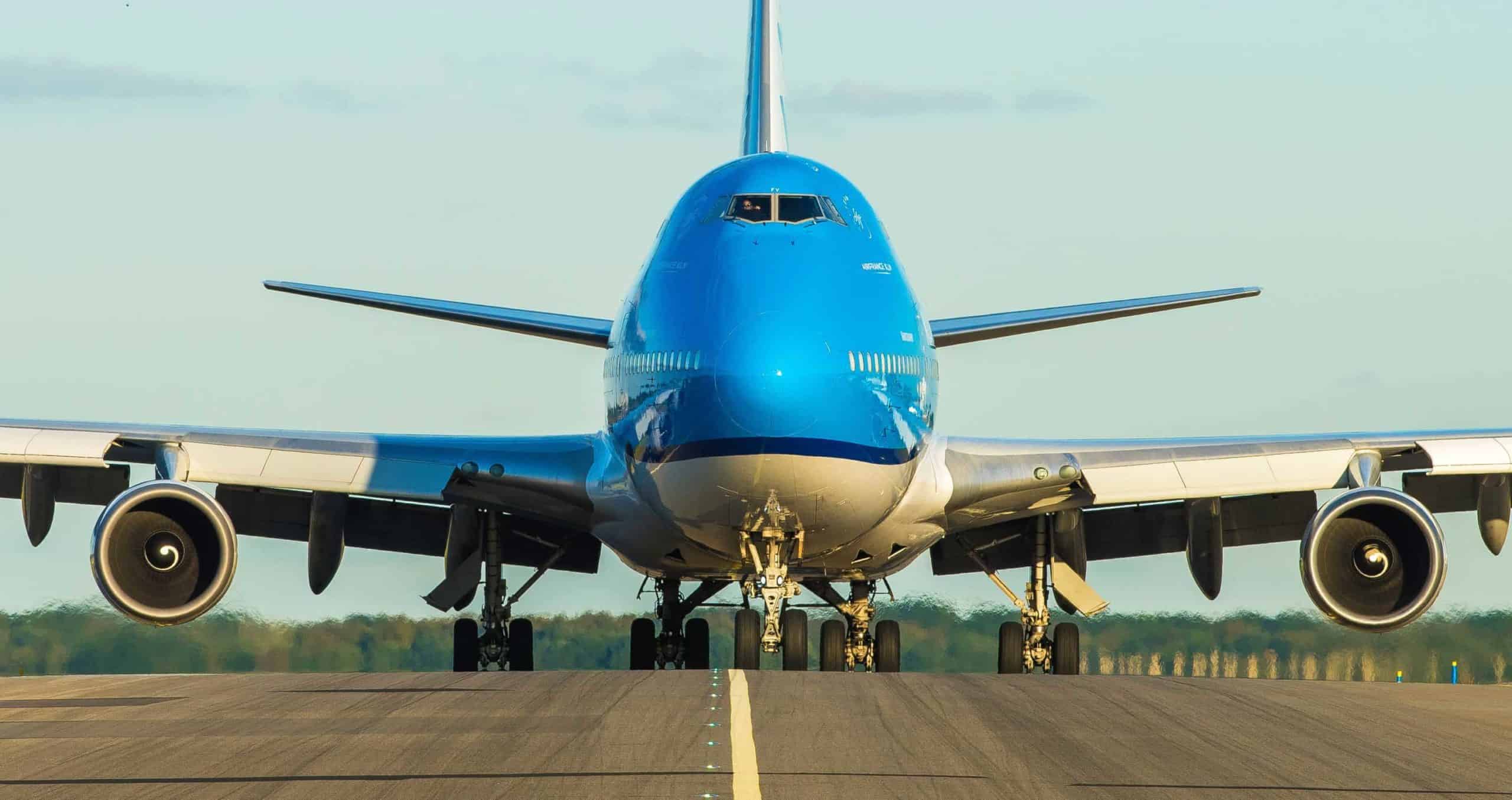 KLM Vliegtuig op start en landingsbaan KLM Vliegtuig op start en landingsbaan
