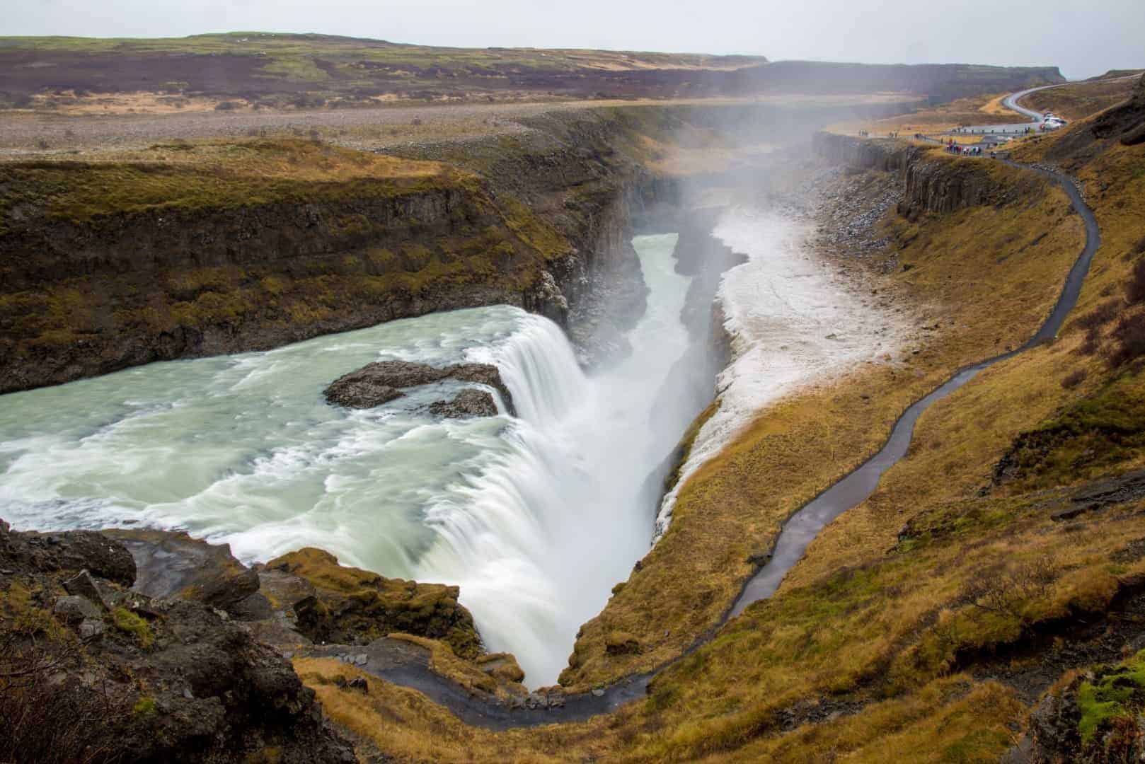 Waterval Gullfoss in het groene landschap - Fotoreizen IJsland 2017