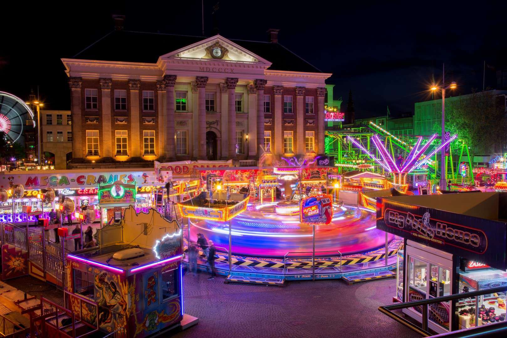 Verlichte kermis in Groningen gefotografeerd in de avond tijdens de workshop avondfotografie Verlichte kermis in Groningen gefotografeerd in de avond tijdens de workshop avondfotografie